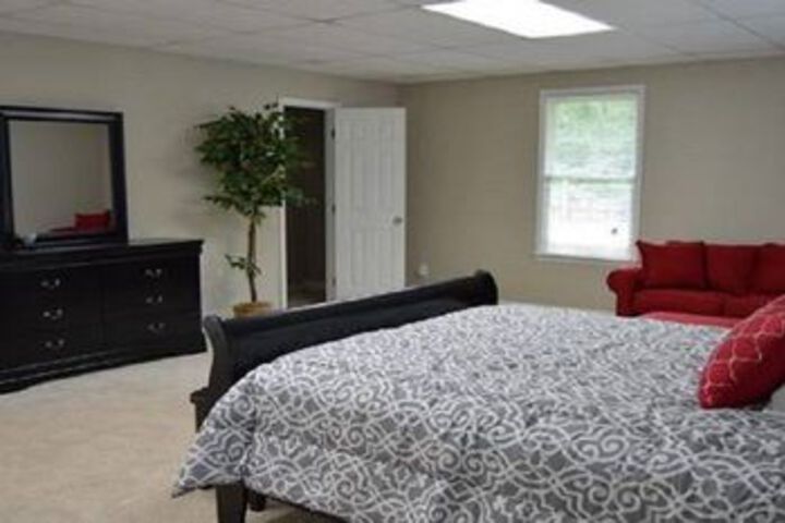 Room 8 of 19