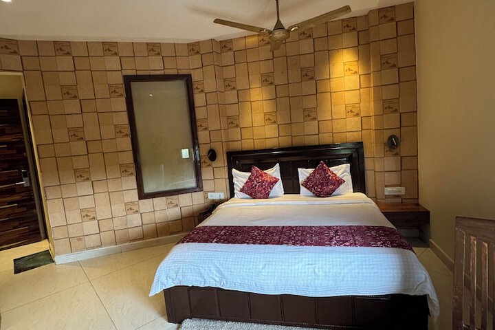 Room 30 of 96