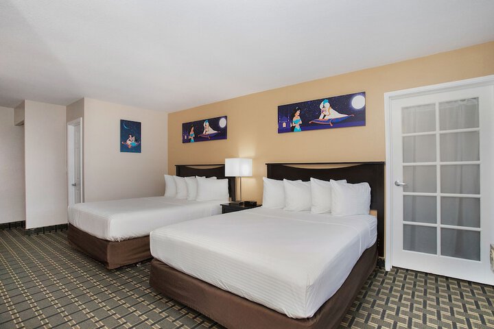 2 Queen Beds (17 of 27)
