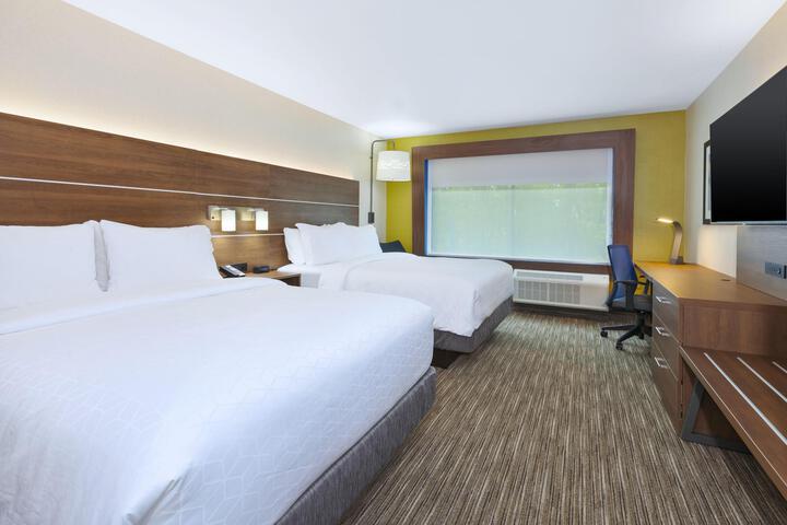 2 Queen Beds (2 of 7)