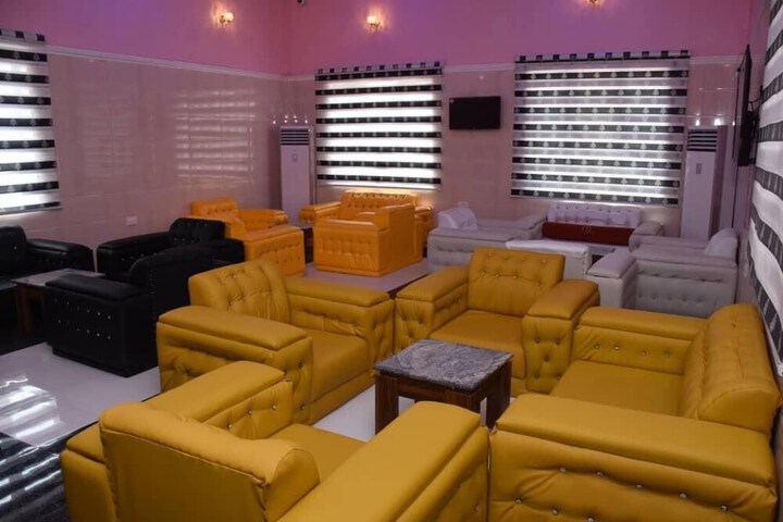 Lounge 69 of 76