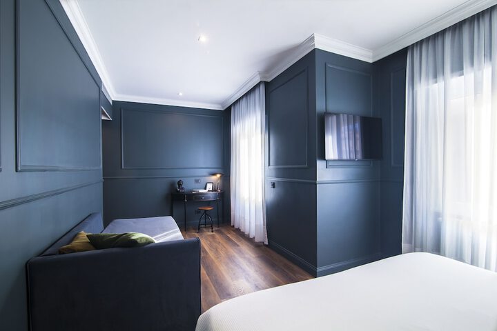Room 27 of 74
