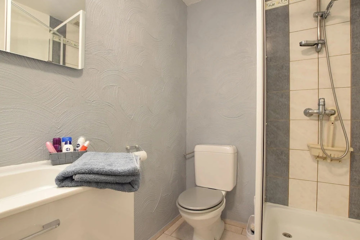 Room 5 of 15