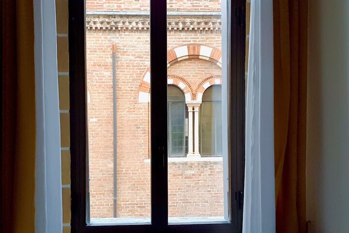 Room 30 of 126