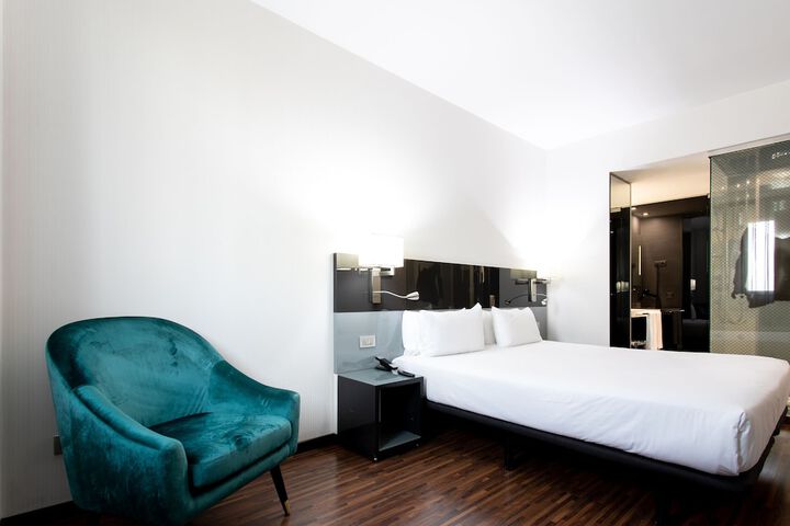Room 13 of 48