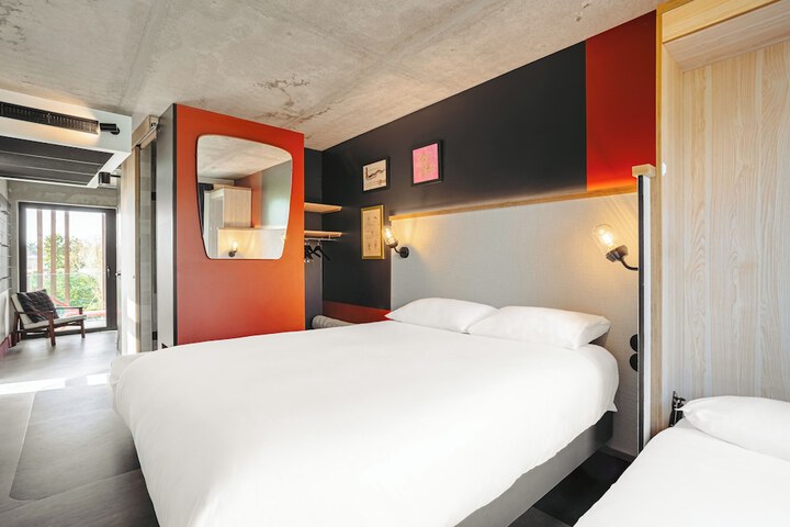 Room 38 of 118