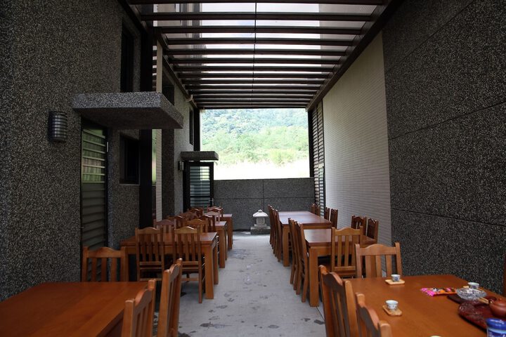 Dining 33 of 45