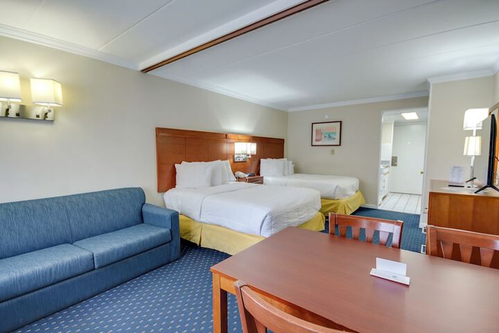 Quadruple with Double Bed (13 of 18)