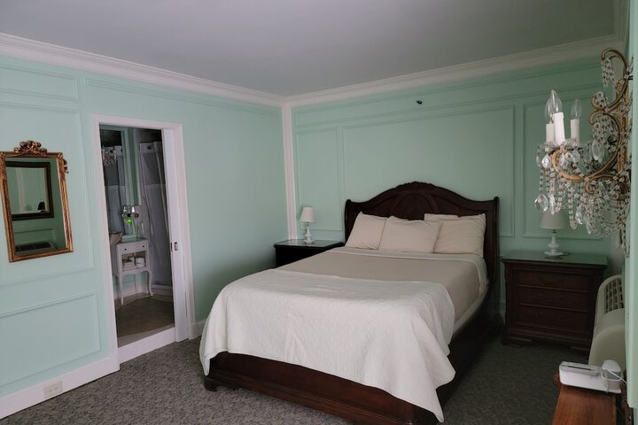 Room 61 of 206