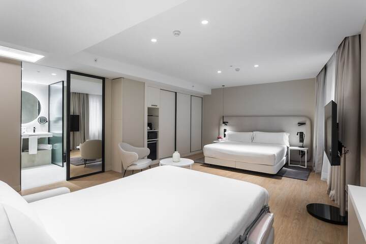 Room 18 of 109