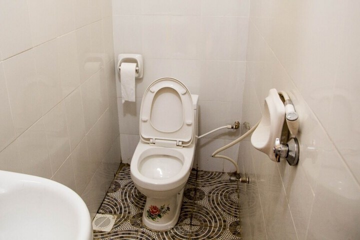 Room 4 of 7