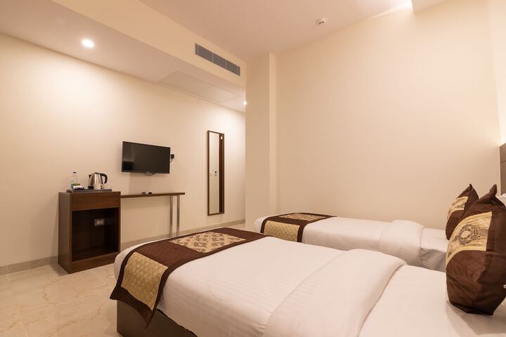 Room 10 of 77