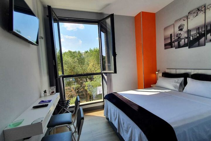 Room 3 of 39