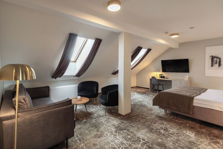 Room 27 of 45