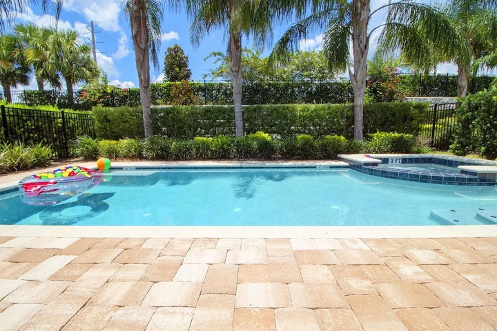 Pool 13 of 18