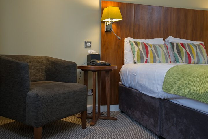 Room 12 of 16