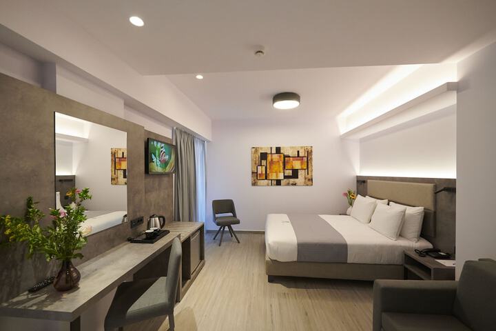 Room 16 of 37