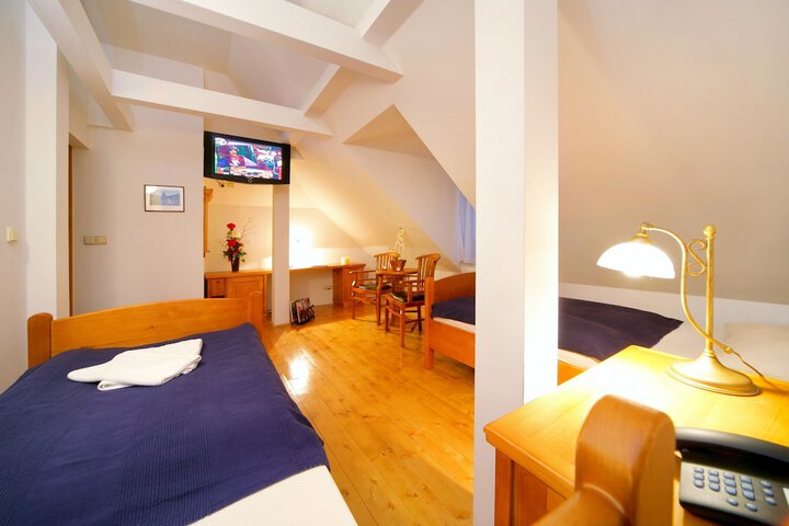Room 8 of 43