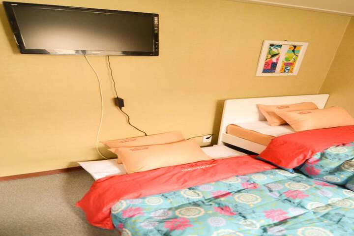Room 27 of 53