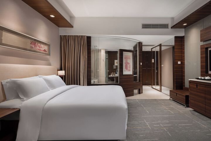 Room 6 of 92