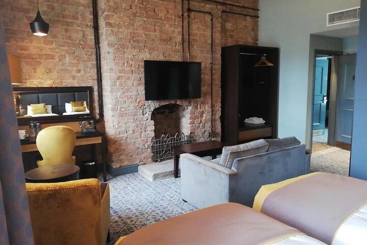 Room 2 of 35