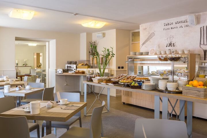 Breakfast/Coffee Service 48 of 73