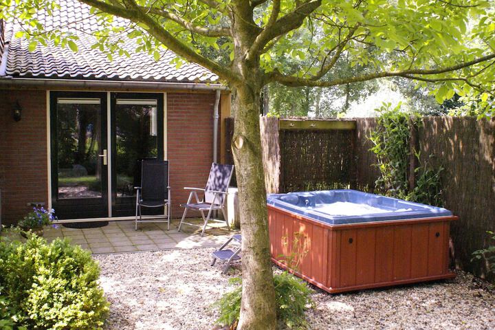 Hot Tub 18 of 32