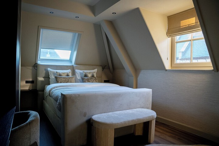 Room 3 of 34