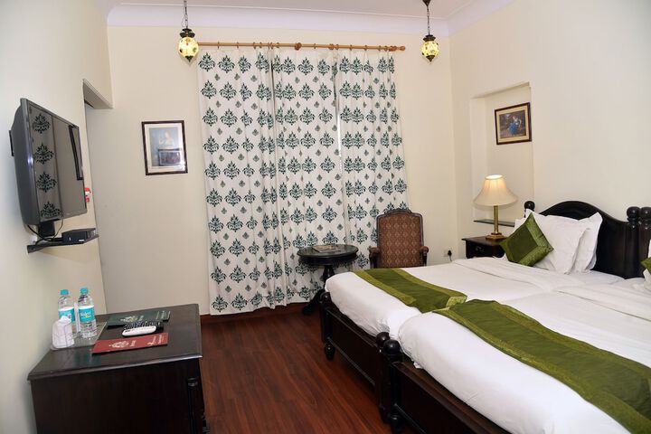 Room 6 of 47