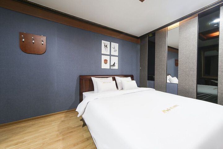 Room 5 of 26