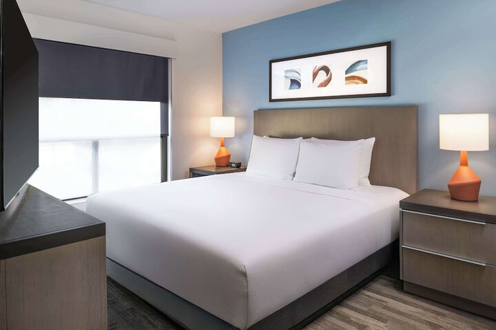 Guest Room King Bed Den (3 of 16)