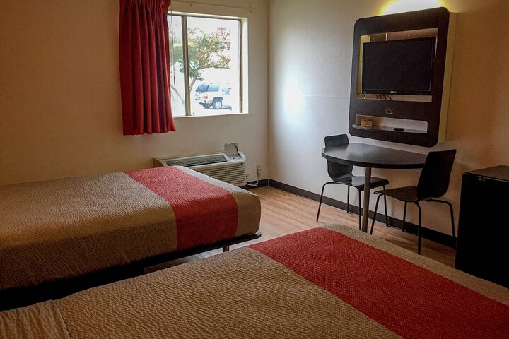 Room 18 of 34