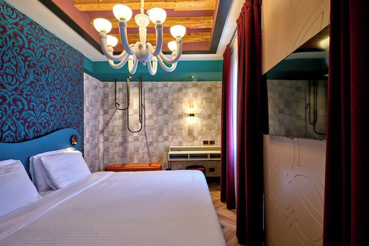 Room 33 of 54