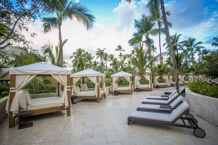 Sundeck 245 of 276