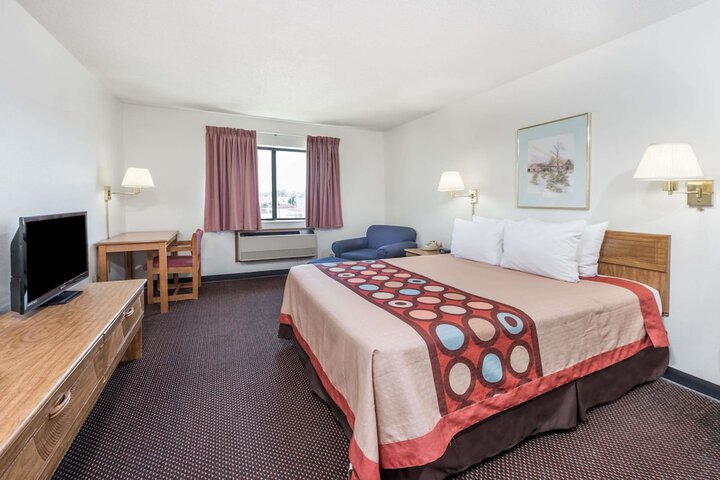1 Queen Bed (18 of 18)