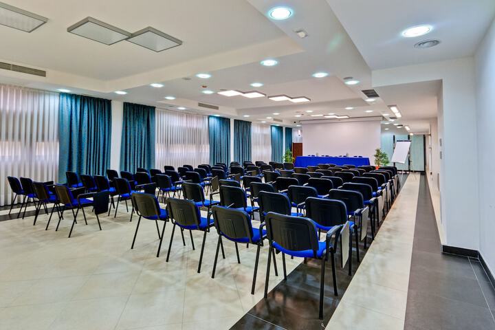Business Center 82 of 92