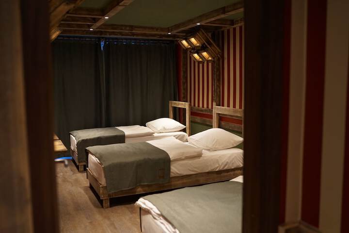 Room 30 of 84
