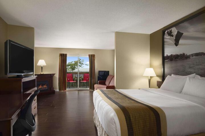 1 Queen Bed (4 of 15)