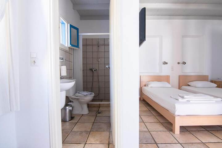Room 14 of 48