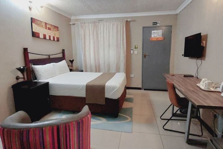 Room 4 of 23