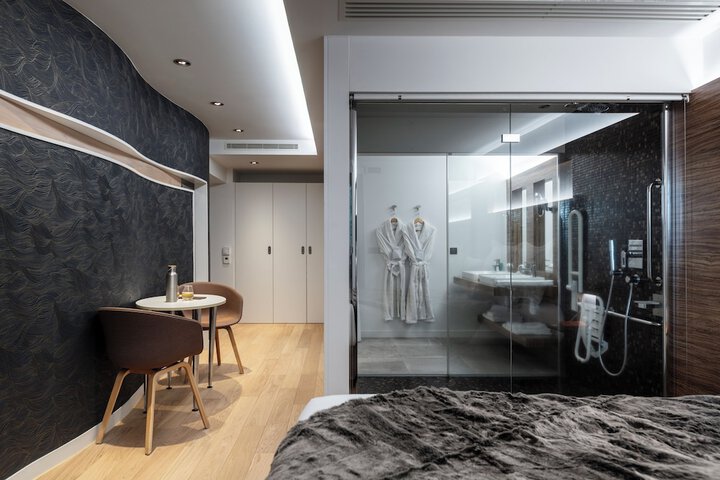 Room 32 of 75
