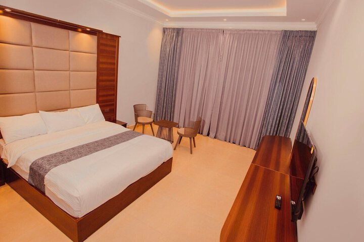 Room 16 of 33