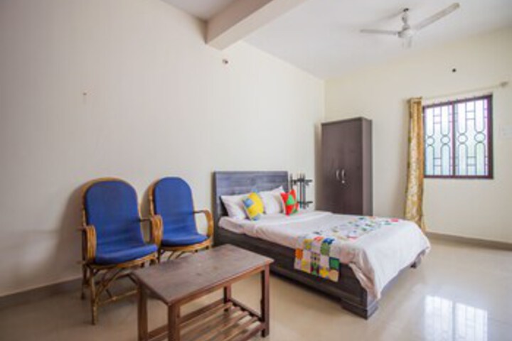 OYO 13211 Home Studio Morjim Beach