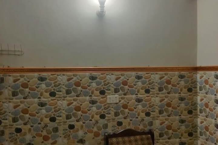 Room 6 of 13
