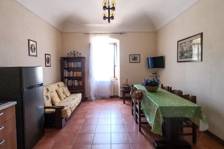 Room 11 of 32