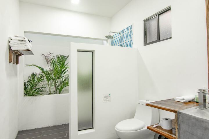 Room 6 of 77