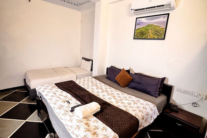 Room 9 of 14