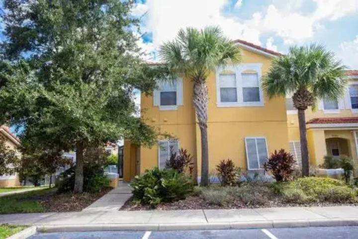 Four Bedroom w Pool Close to Disney 8570