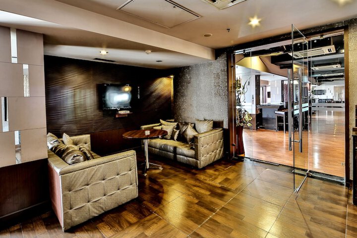 Lounge 62 of 95