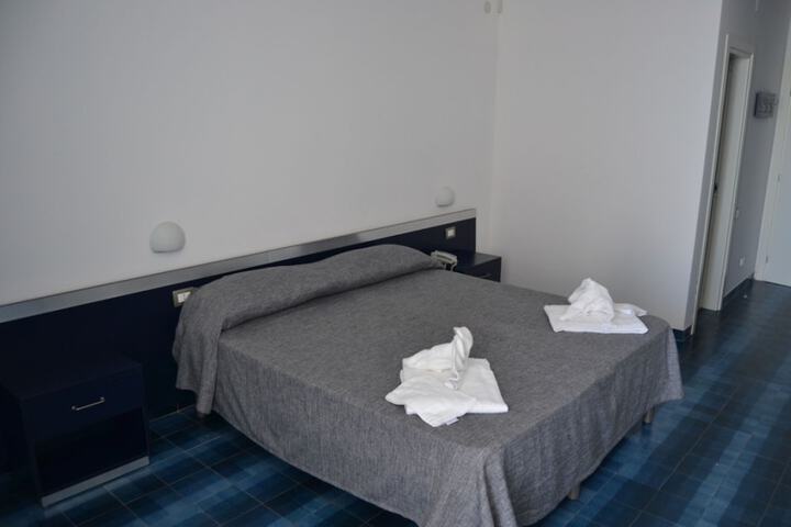 Room 8 of 50